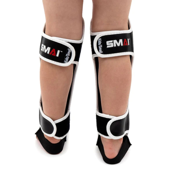 ESSENTIALS THAI LEGG OG VRISTBESKYTTER - BARN